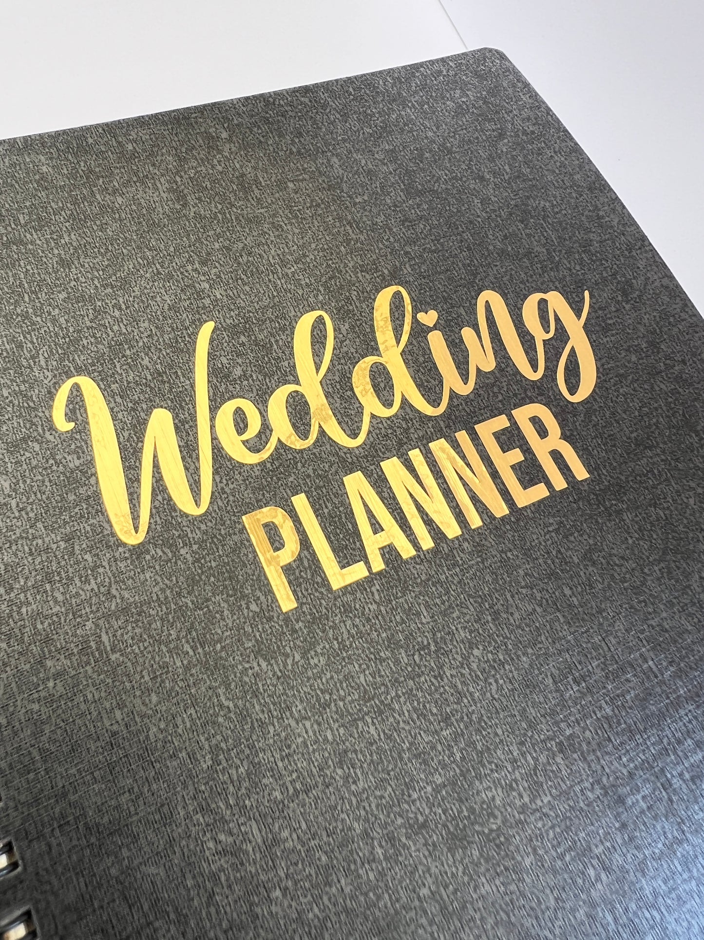 160-Page Wedding Planner - Comprehensive Free Laser Engraved Pen